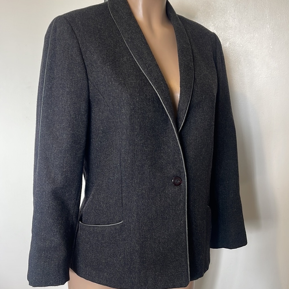 WILROY Wool Blend Gray/ black color, w Pockets size 10”  Womens JACKET
